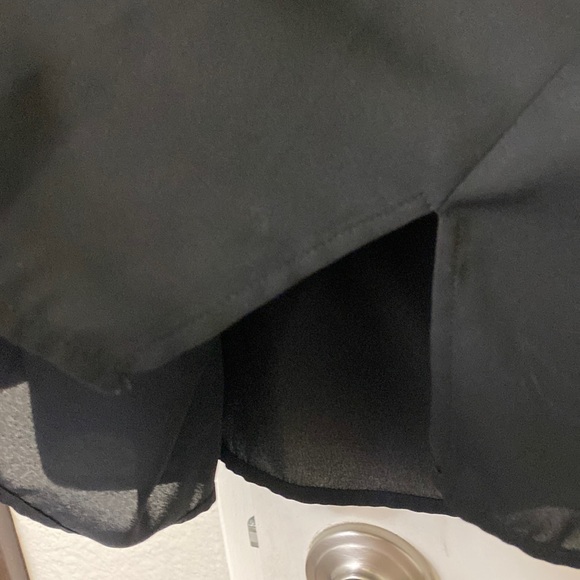 VINCE CAMUTO STUDDED BLACK TOP - Picture 4 of 6